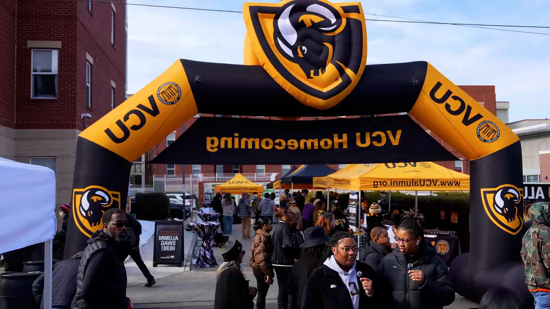 Inflatable arch welcoming individuals to VCU's Homecoming block party